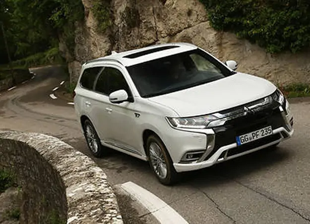 Amplitude-Auto-Mitsubishi-Outlander-PHEV