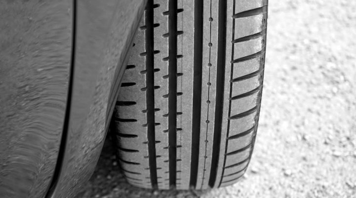 Contrôle continu des pneus, les conseils d'entretien automobile de JEEP à Saint-Maur