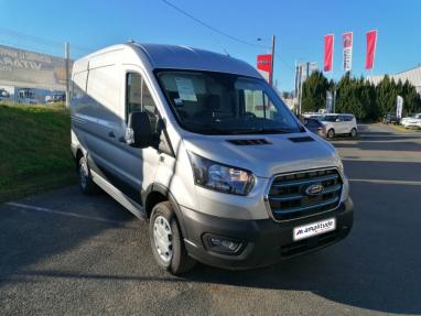 Voir le détail de l'offre de cette FORD Transit 2T Fg PE 390 L2H2 198 kW Batterie 75/68 kWh Trend Business de 2023 en vente à partir de 532.4 €  / mois