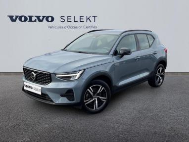 Voir le détail de l'offre de cette VOLVO XC40 B4 197ch R-Design DCT 7 de 2022 en vente à partir de 370.69 €  / mois