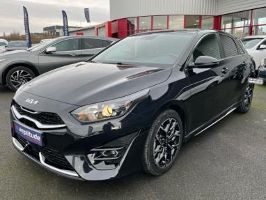 Voir le détail de l'offre de cette KIA Ceed 1.6 CRDI 136ch MHEV GT Line de 2023 en vente à partir de 26 999 € 